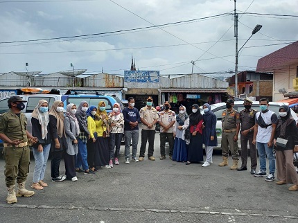 Pembagian masker di Pasar Lubuk Sikaping dan Pasar Sungai Pandahan